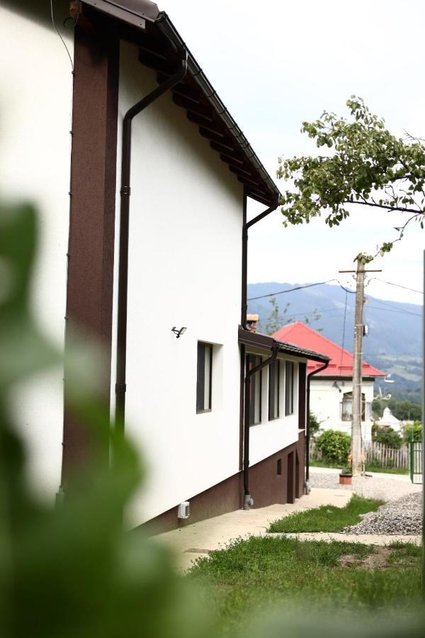 Hatasul Bunicului Arefu Bagian luar foto